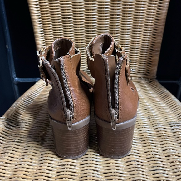 Ankle Boots by Bar III. Med brown. Size 8.  Great condition - Picture 3 of 6